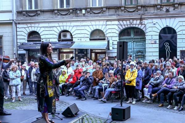 Zenével a világ jobbá tételéért – Elindult a Dob utcai örömkoncert-sorozat